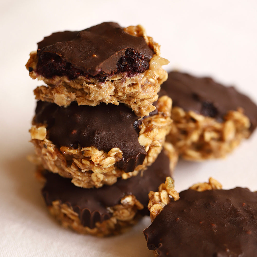 No-Bake Blackberry Chocolate Filled Oatmeal Capsules
