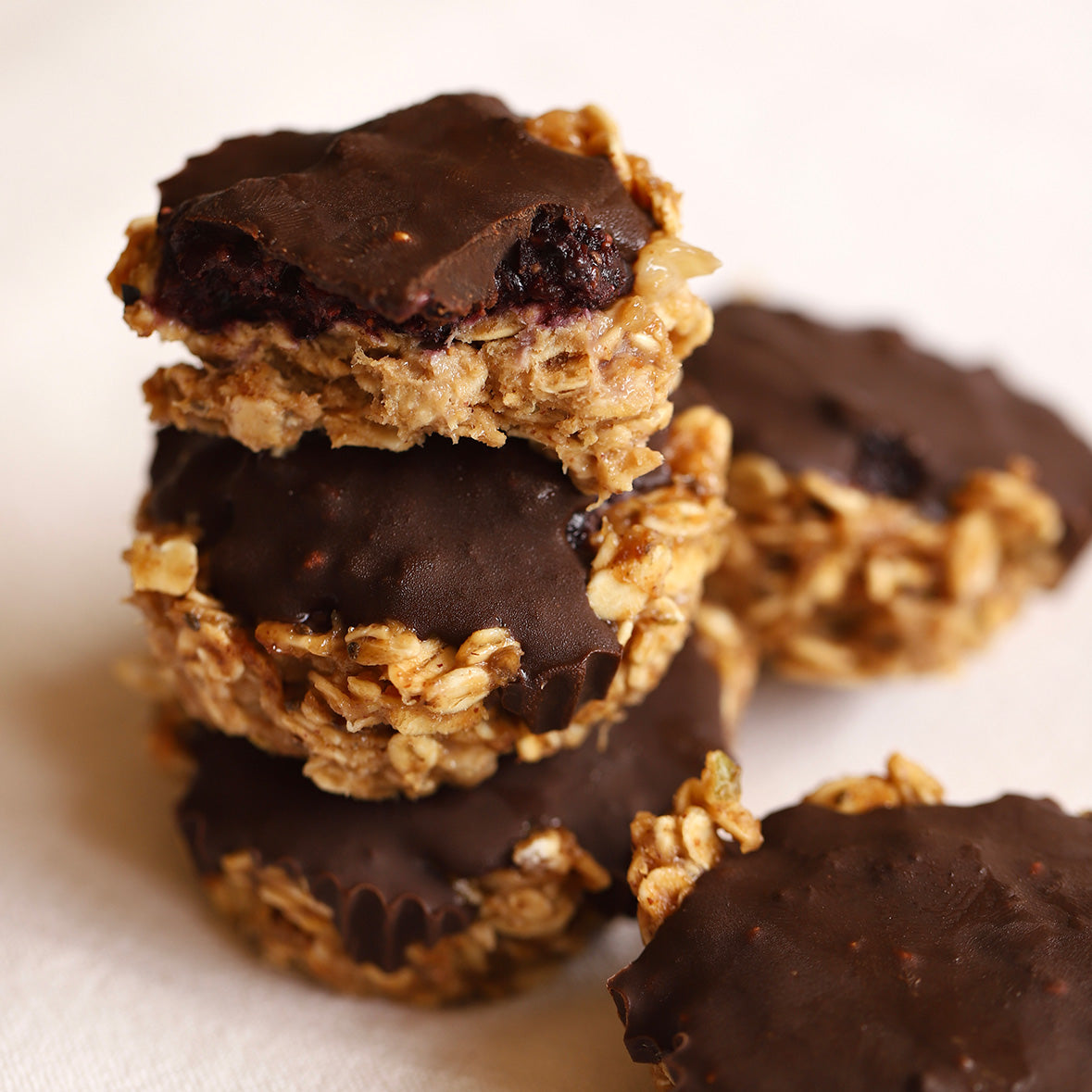 No-Bake Blackberry Chocolate Filled Oatmeal Capsules